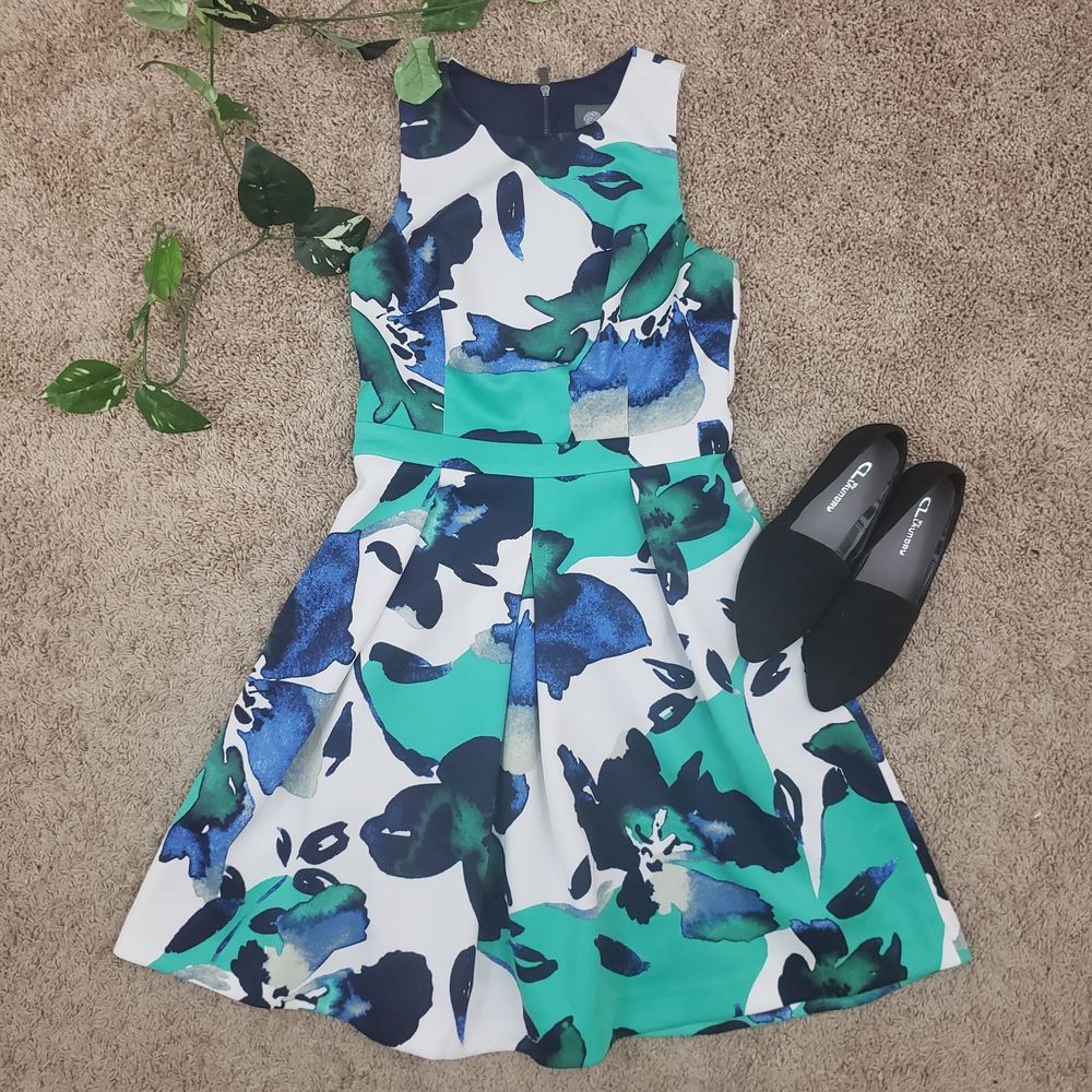 Vince Camuto Dress w/ pockets